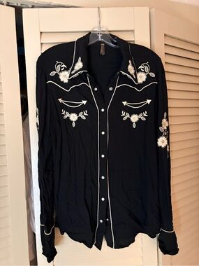 Embroidered Western-Style Black Button-Up Shirt with White Floral embroidery